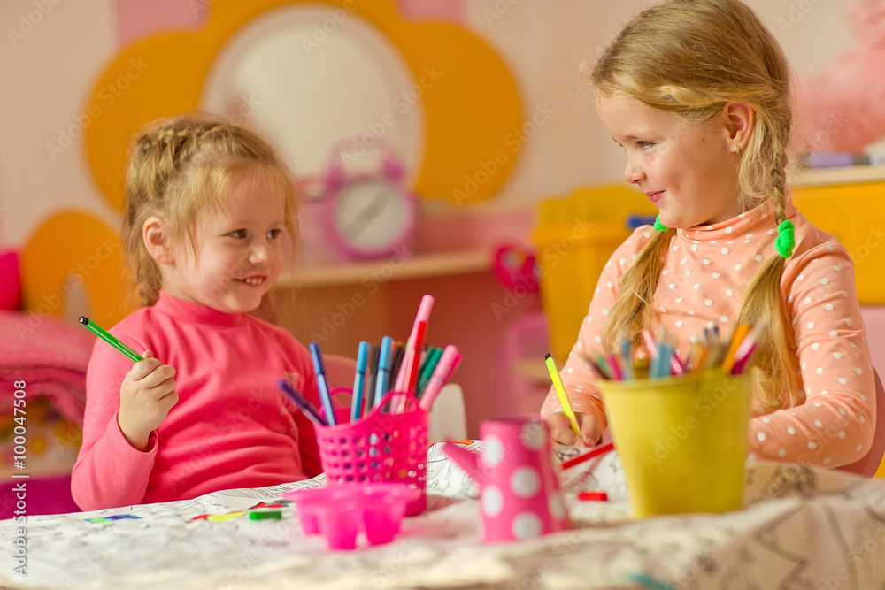 Happy drawing kids Happy drawing kids