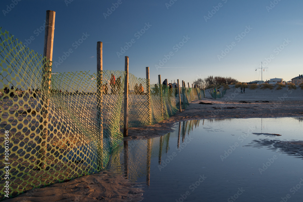 Nach der Sturmflut am Strand von Warnemünde Nach der Sturmflut am Strand von Warnemünde