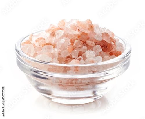 bowl of pink himalayan salt