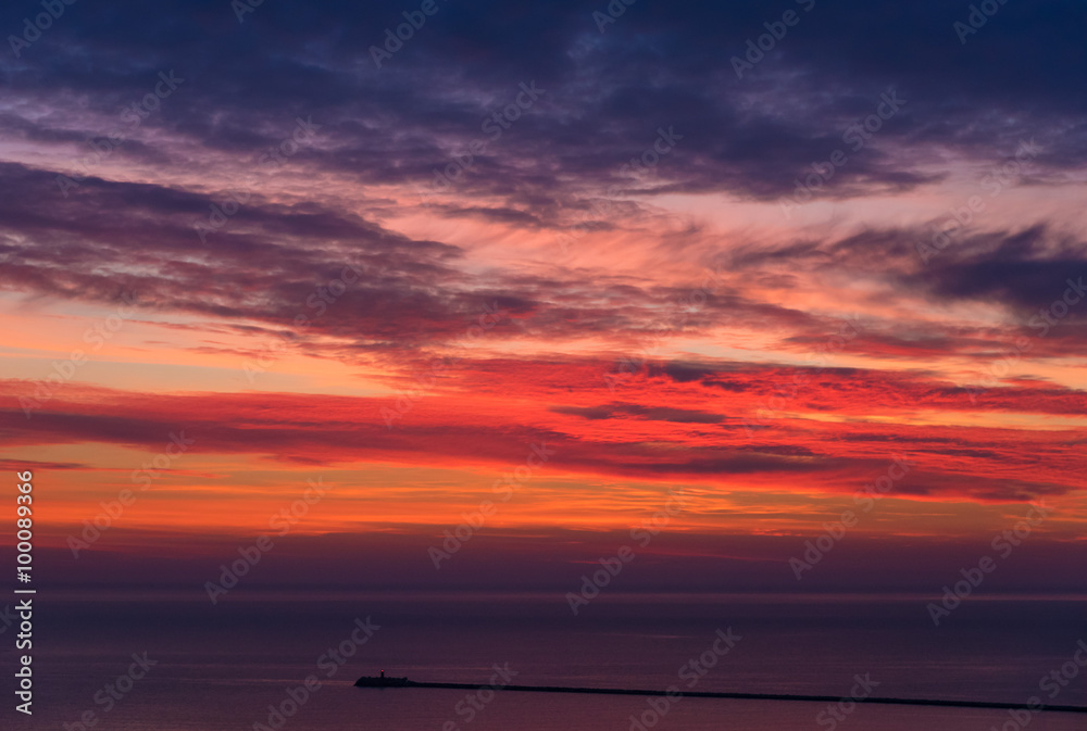 Naklejka premium Ortona (Abruzzo), alba sul porto