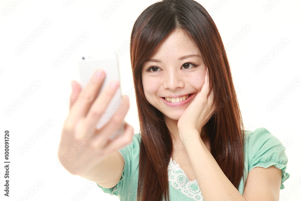 セルフィを撮る女性 セルフィを撮る女性