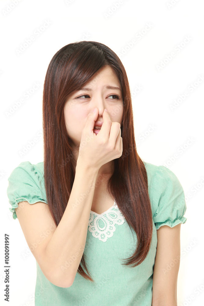 悪臭に困る女性 悪臭に困る女性