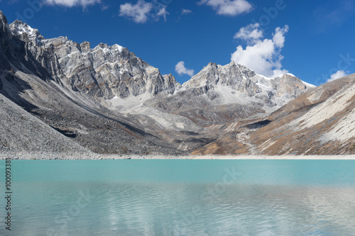 Fototapeta Naklejka Na Ścianę i Meble -  Thonak lake, Everest region