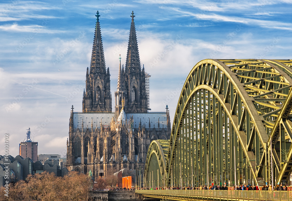 Obraz premium Cologne Cathedral and Hohenzollern Bridge, Cologne, Germany