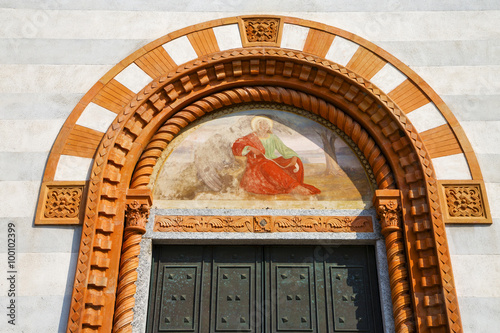  church door    italy  lombardy   jesus photo