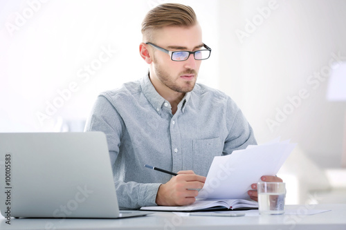 Businessman working with la...