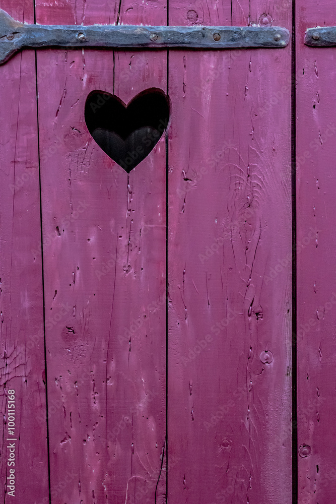 Le volet rose avec un coeur