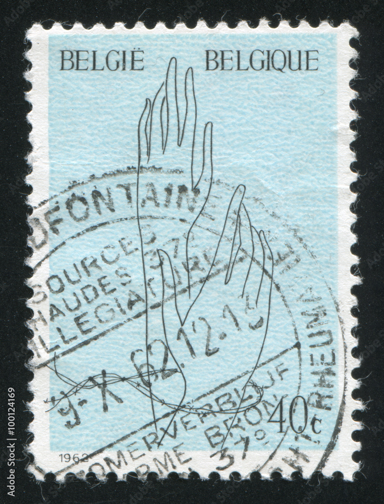 Obraz premium Hand with Barbed Wire and Freed. Hand