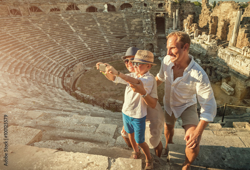 Canvas Print Young positive family take a self photo on the antique sights in