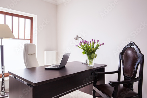 Fototapeta Naklejka Na Ścianę i Meble -  Wooden desk in luxury office