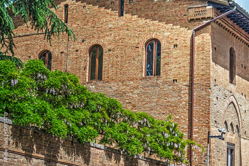 Fototapeta Naklejka Na Ścianę i Meble -  antique building in Siena