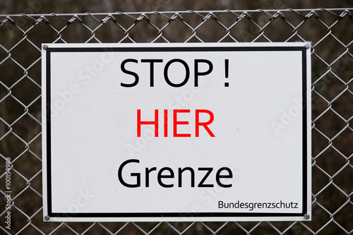 STOP ! HERE -  Deutscher Grenzzaun - EU - Halt Germany