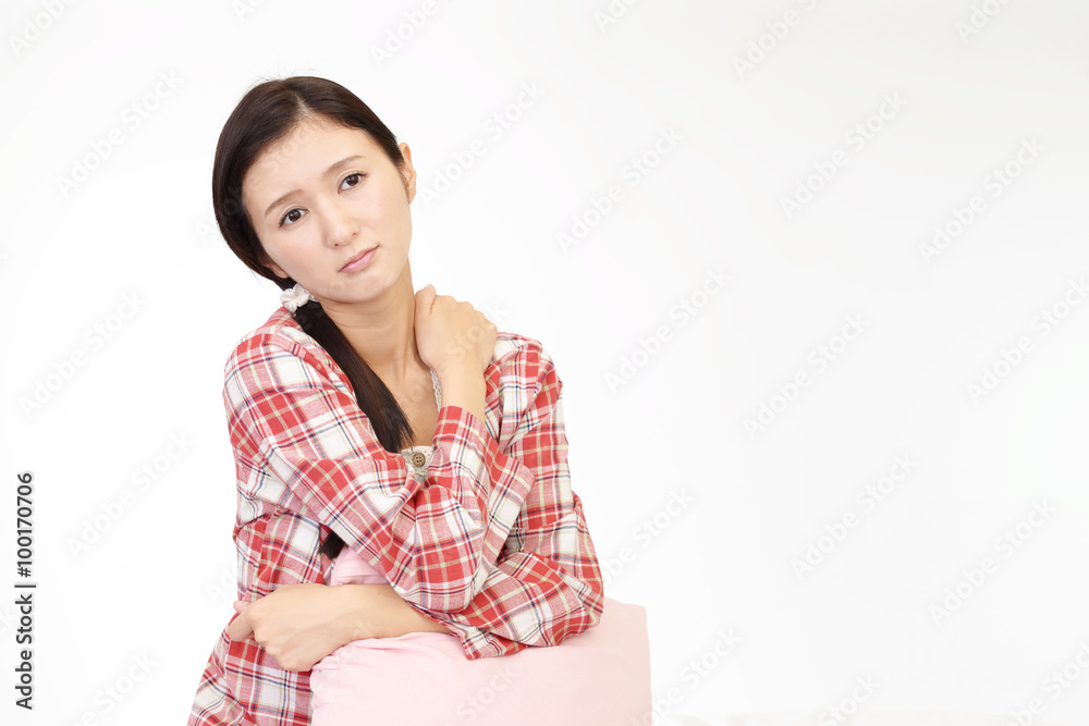肩こりに悩む女性 肩こりに悩む女性