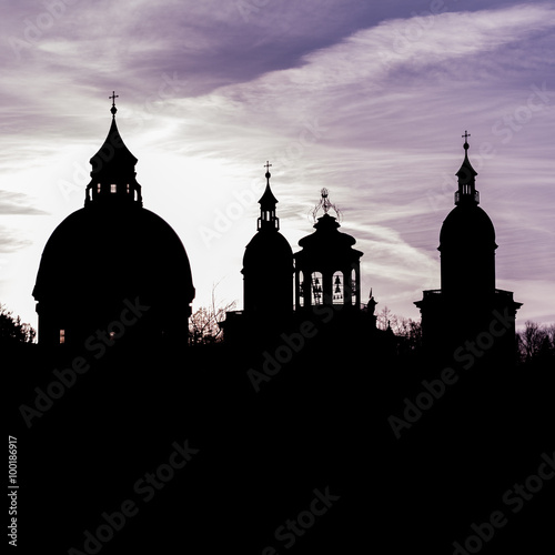 Silhouette Kajetanerkirche   Neue Residenz  Salzburg