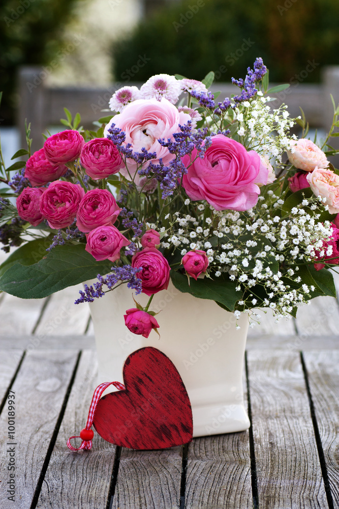 Romantic bouquet with pink roses - obrazy, fototapety, plakaty 