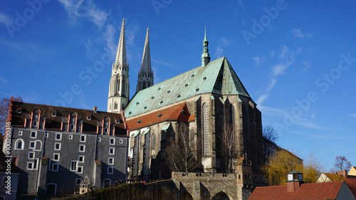 Markante Kirche/Blick auf die Pfarrkirche St. Peter und Paul in Görlitz in Sachsen, Deutschland und die historische Altstadt; majestätischer Sakralbau mit zwei Türmen, auch Peterskirche genannt photo