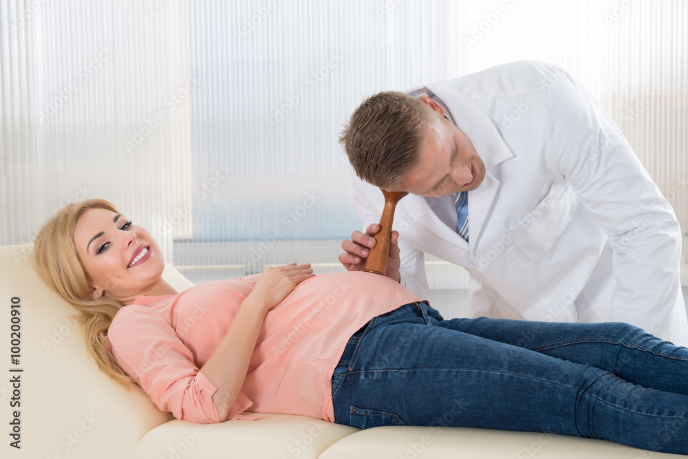 Fototapeta premium Doctor Listening To Heartbeat Of Fetus