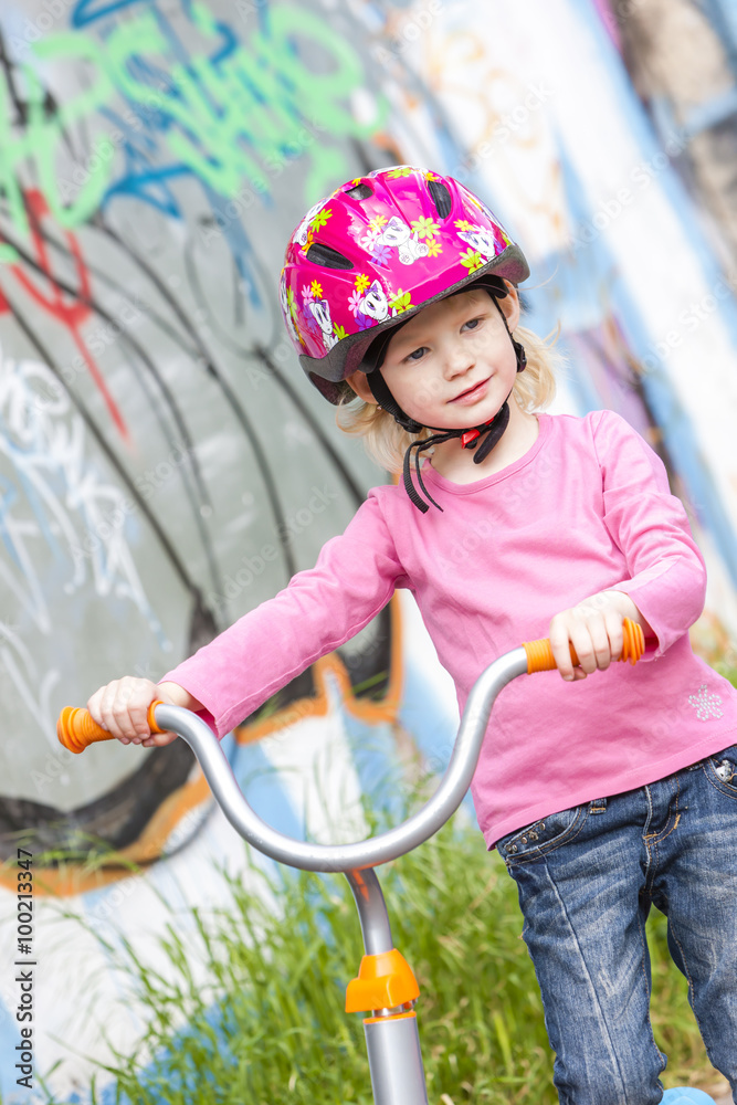 Obraz premium little girl with a scooter