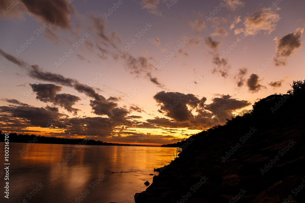 Obraz premium Color of the sky that morning Mekong River Ubon Ratchathani, Tha