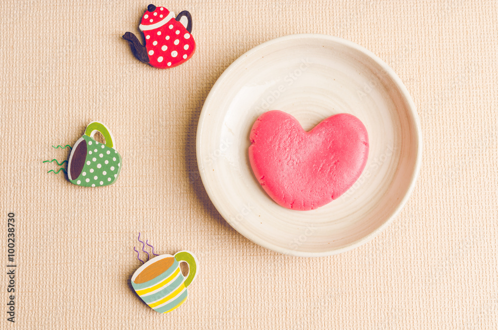 Fototapeta premium Single heart shape on the dish