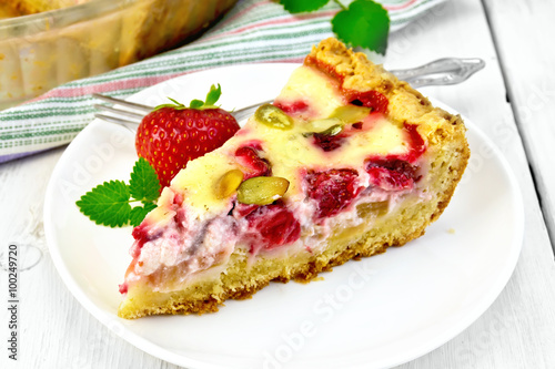 Pie strawberry-rhubarb with sour cream on light board