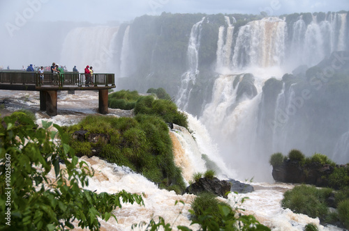 Diabelska Gardziel wodospadu Iguazú w Brazylii