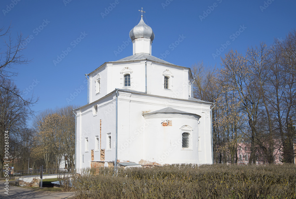 Старинная церковь Георгия на Торгу апрельским днем. Великий Новгород