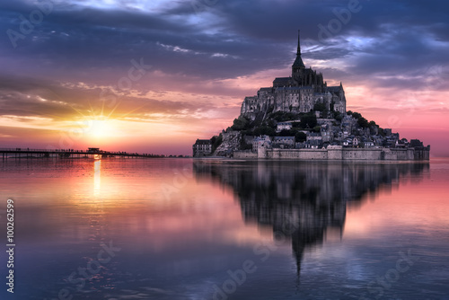 Fototapeta Mont Saint Michel při západu slunce, Francie