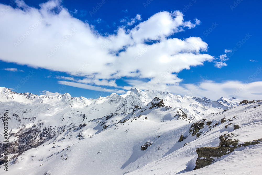 Panorama invernale di montagna