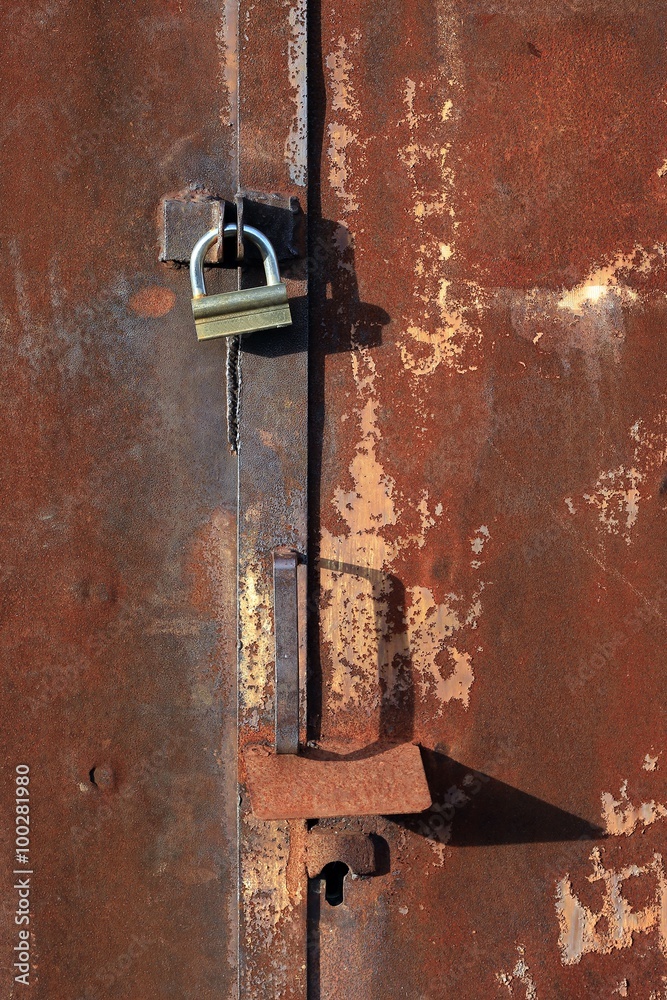 Porte cadenassée