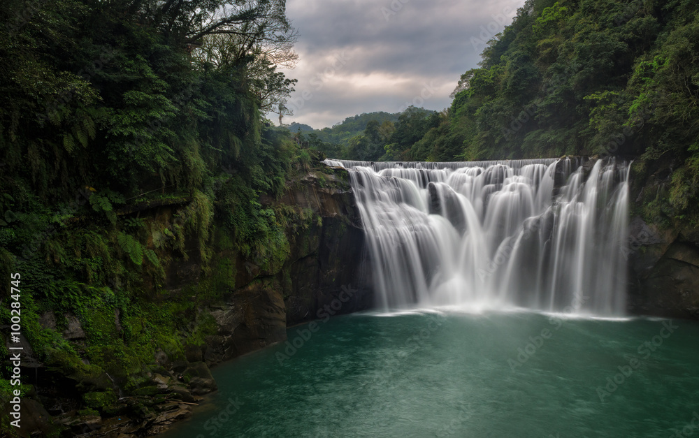 Shifen waterfall in Taiwan.
This waterfall in nearby Taipei. Shifen waterfall in Taiwan.
This waterfall in nearby Taipei.