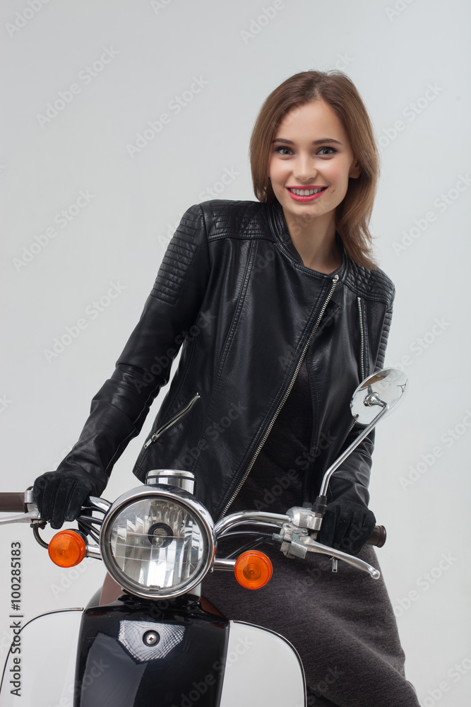 Naklejka premium Cheerful styled girl is traveling by scooter