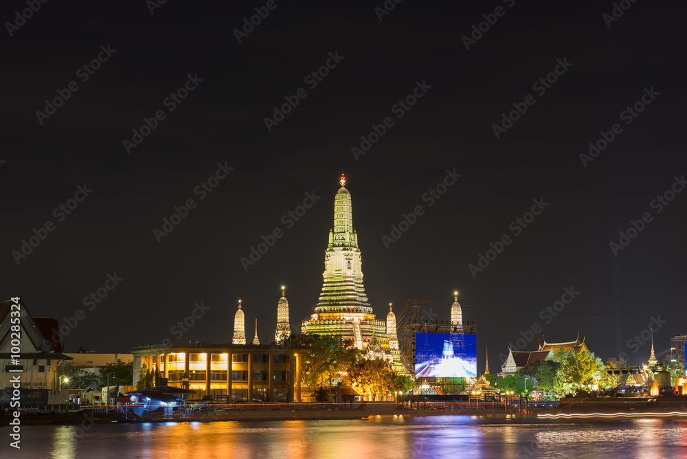 Lighting show at Wat Arun Temple for new year 2016 celebration,