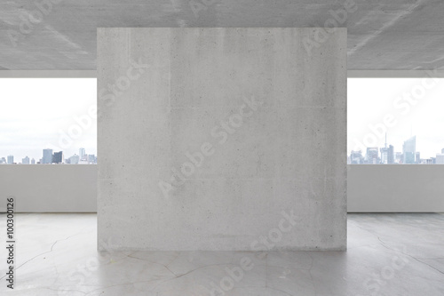 Fototapeta Pusta betonowa ściana w wnętrzu z copyspace