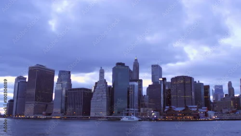 Panning shot of New York City on a cloudy day from the distance.