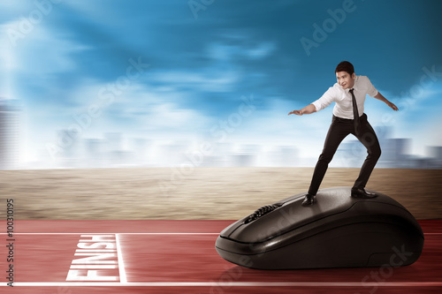 Business person surfing with computer mouse © Leo Lintang