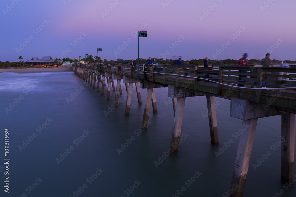 Obraz premium Pier at Venice Caspersen beach florida at night, Florida