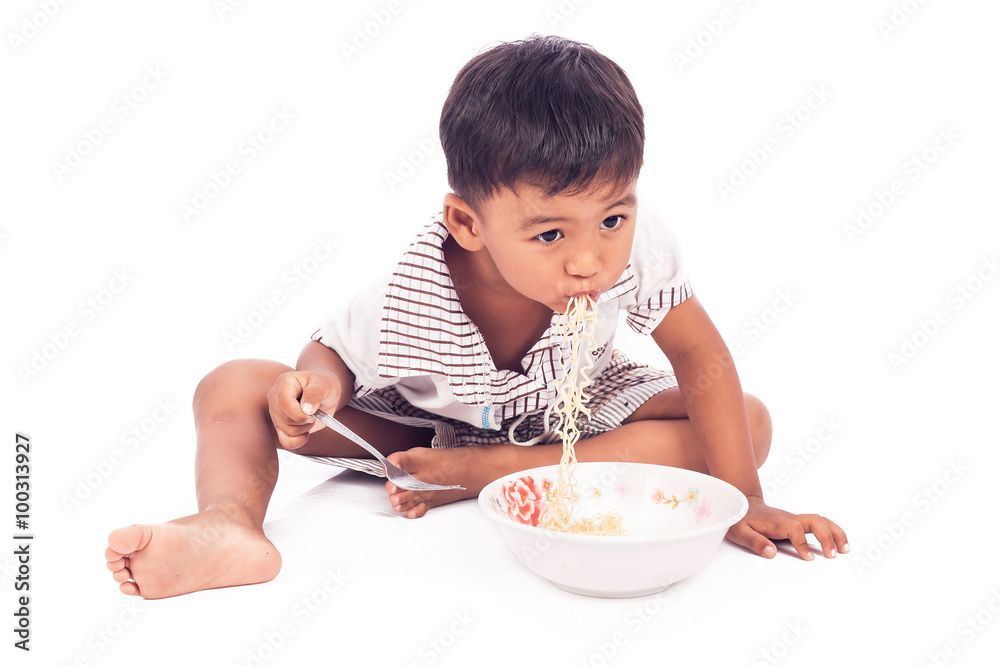 little boy eating noodle