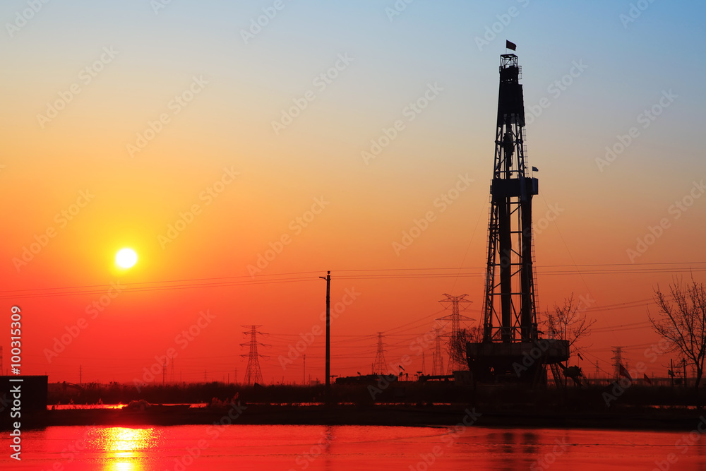 In the evening, the silhouette of oilfield derrick