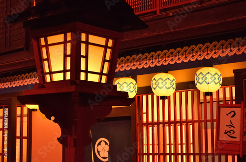 Foto Japanese historical play, a film set of geisha.