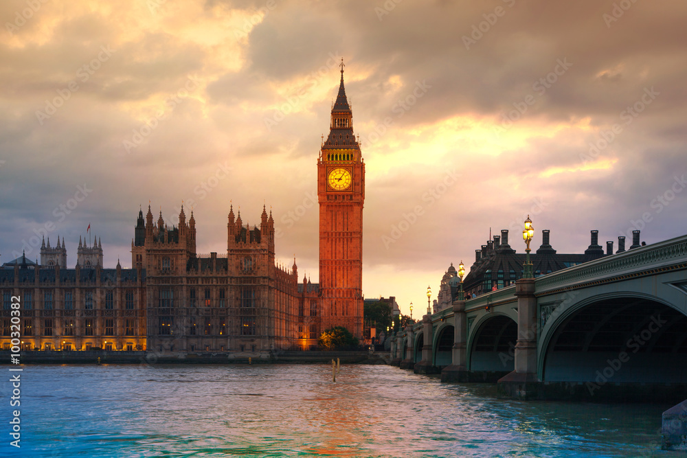 Fototapeta premium Big Ben and houses of Parliament at sunset. 