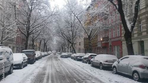 Verschneite Straße in Berlin Kreuzberg © fotoweng