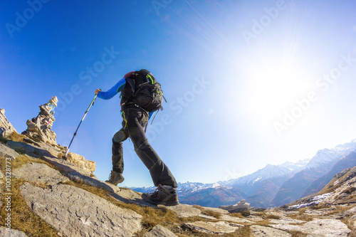 Foto Escursionista in montagna