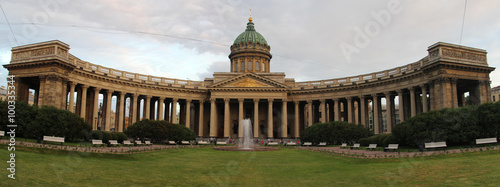 Die Kasaner Kathedrale am Newski-Prospekt in Sankt Petersburg  Russland