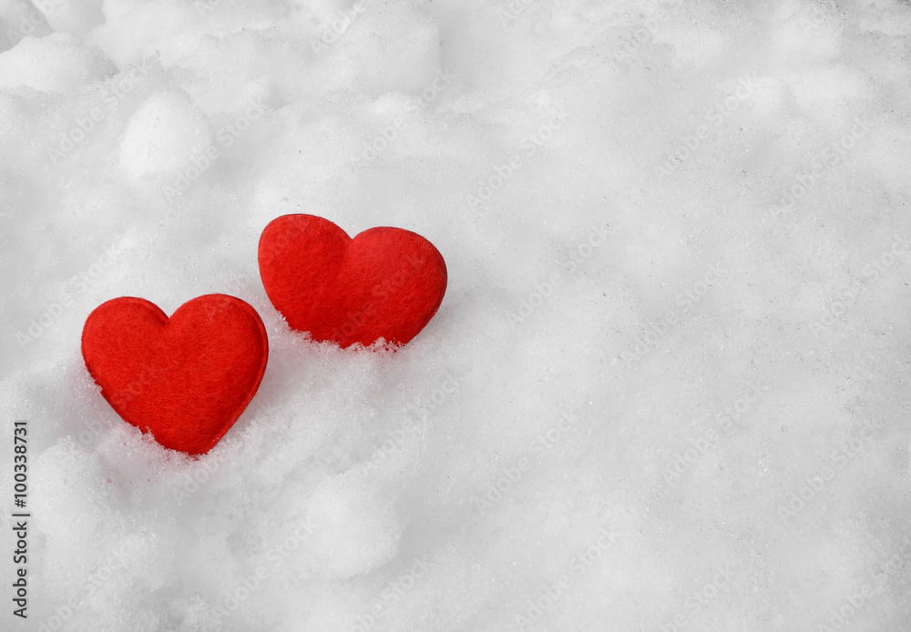 Два сердца в снегу