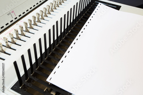 Fotografie Office equipment bookbinding
