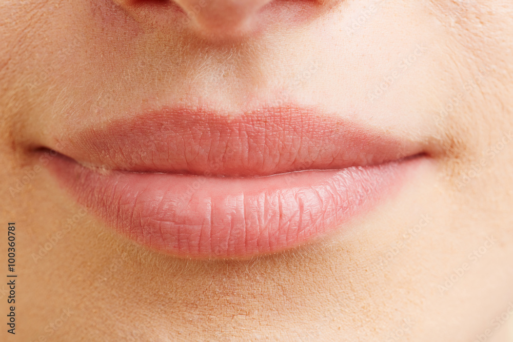 Obraz premium Close-up of closed female mouth
