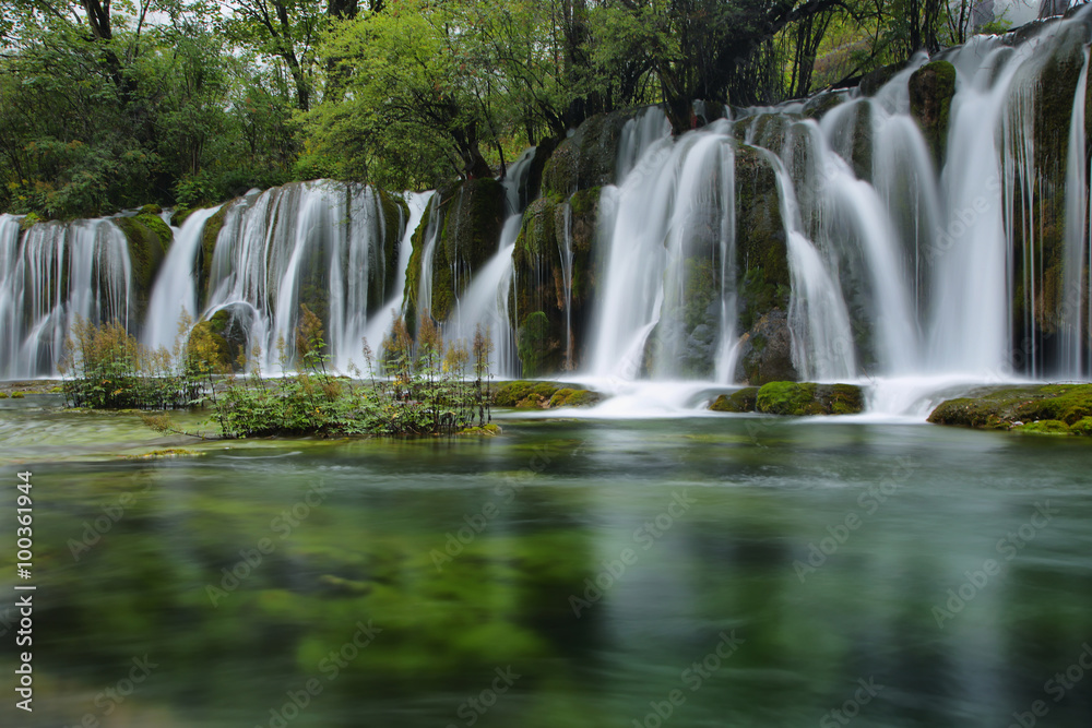 Obraz premium Jezioro Panda znajduje się w Jiuzhaigou, Chiny, Azja