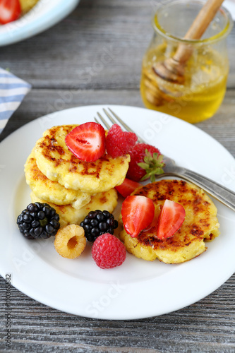  pancakes with fresh summer berry