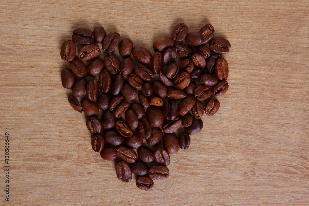 Fototapeta premium Serce z ziaren kawy